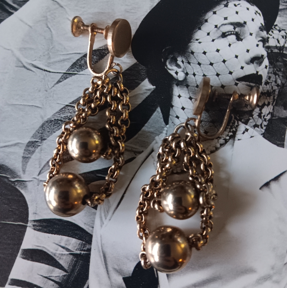 Vintage screwback bead chain earrings